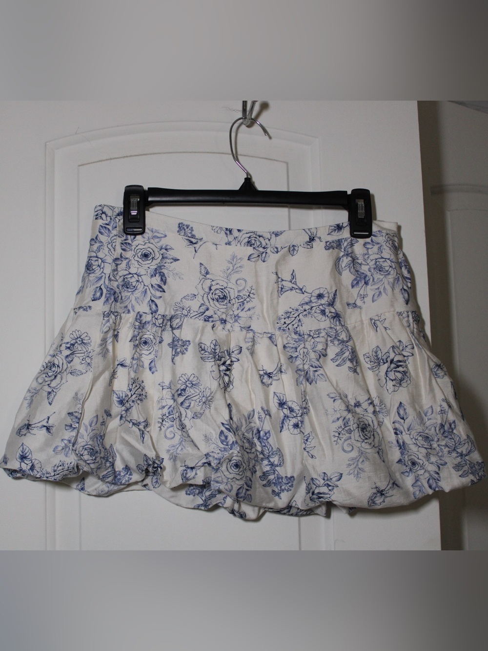 Love Tree Blue & White Floral Bubble Mini Skirt | Large | NWT Condition